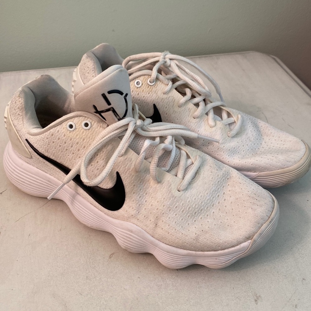 Nike Hyperdunk white shoes 897812-100